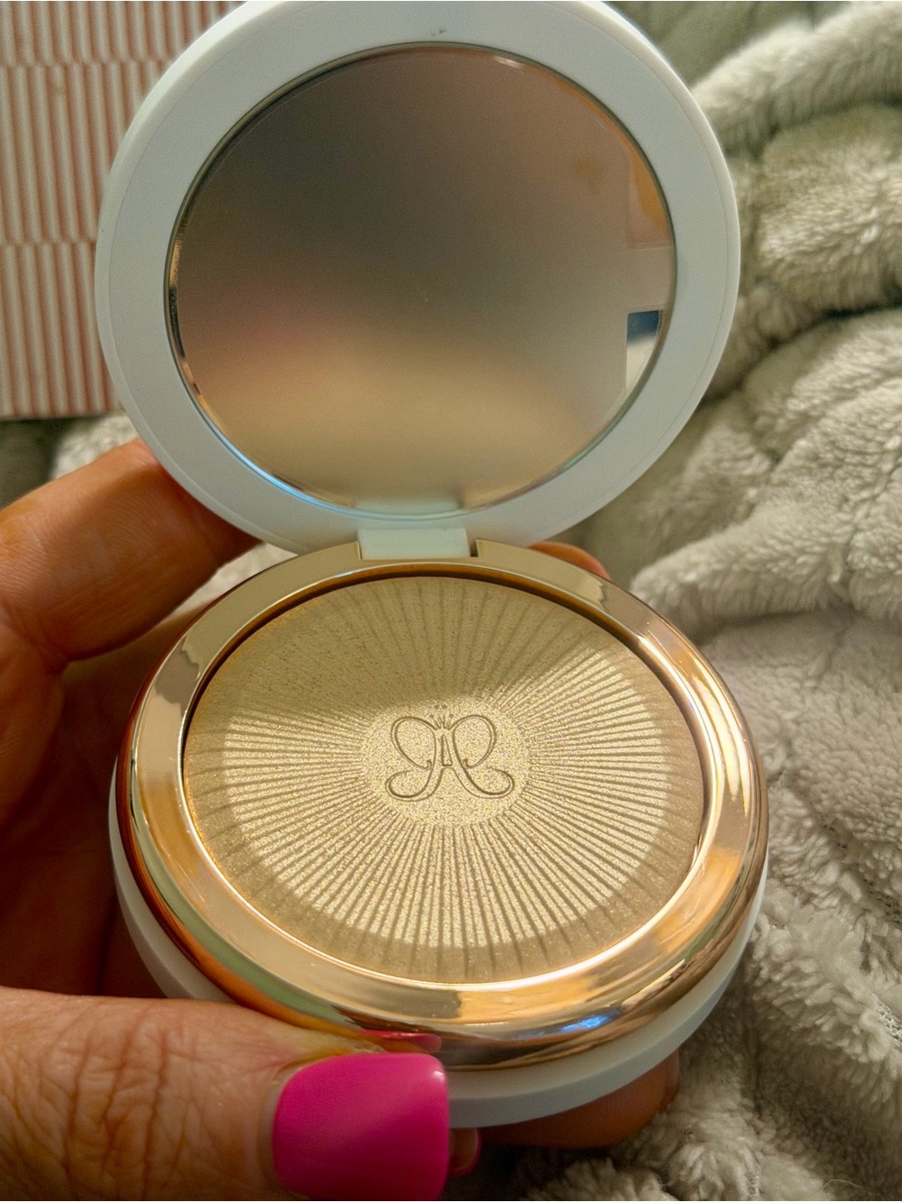 Anastasia Beverly Hills Radiant Champagne Highlighter - Champagne Gold